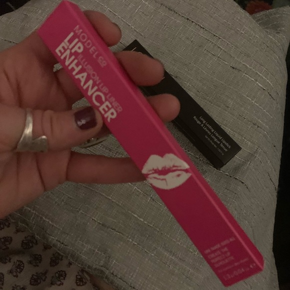 Makeup Bundle : Lips (2) - Picture 2 of 6